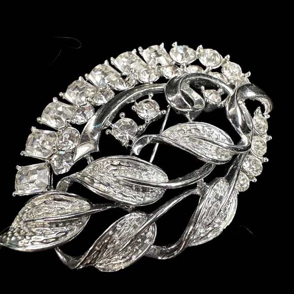 Elegant Vintage Silver and Rhinestone Leaf Brooch - MINT CONDITION - Picture 3 of 4